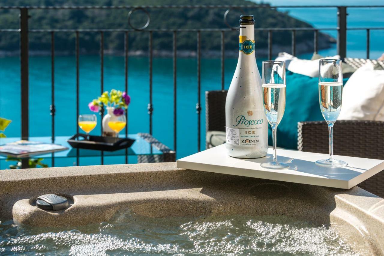 Sunshine With Hot Tub